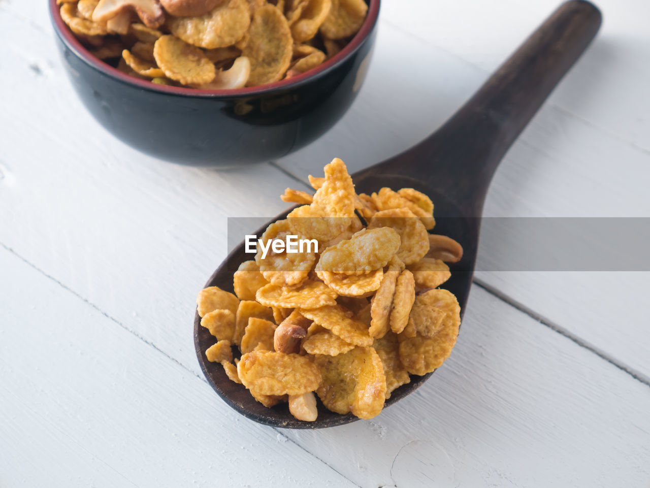 HIGH ANGLE VIEW OF FOOD ON TABLE