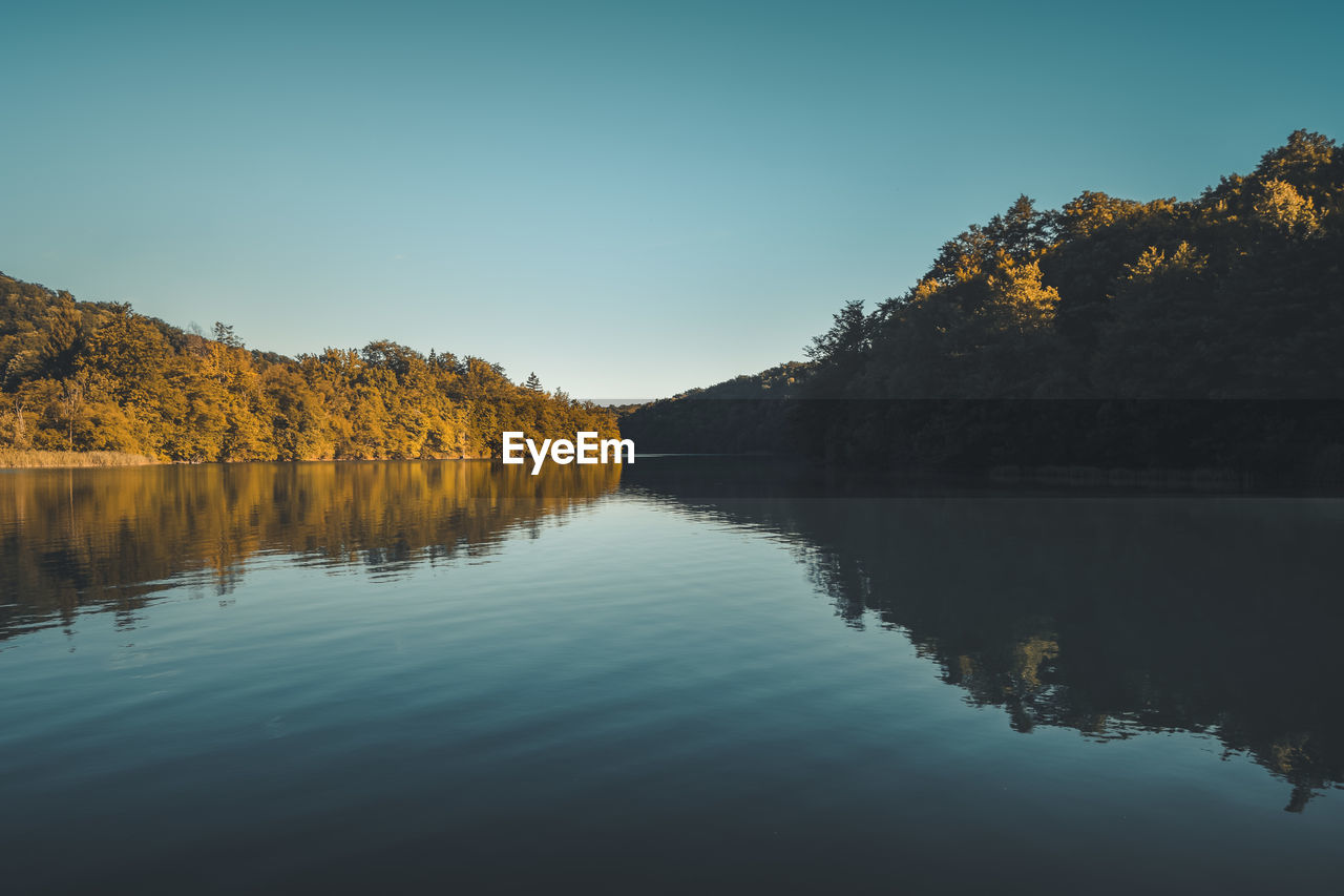 SCENIC VIEW OF LAKE AND TREES AGAINST SKY