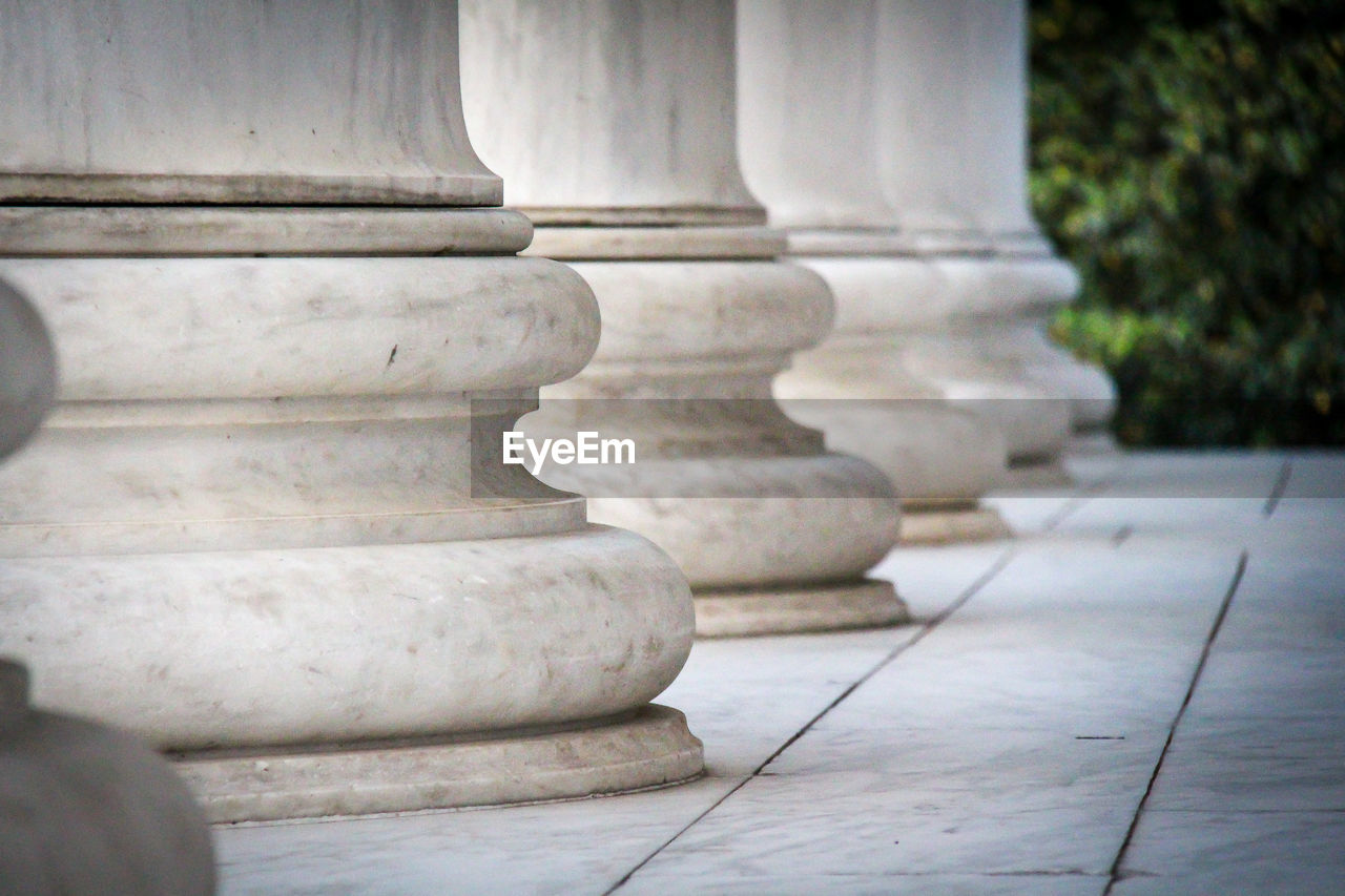 FULL FRAME SHOT OF CHESS PIECES ON FLOOR