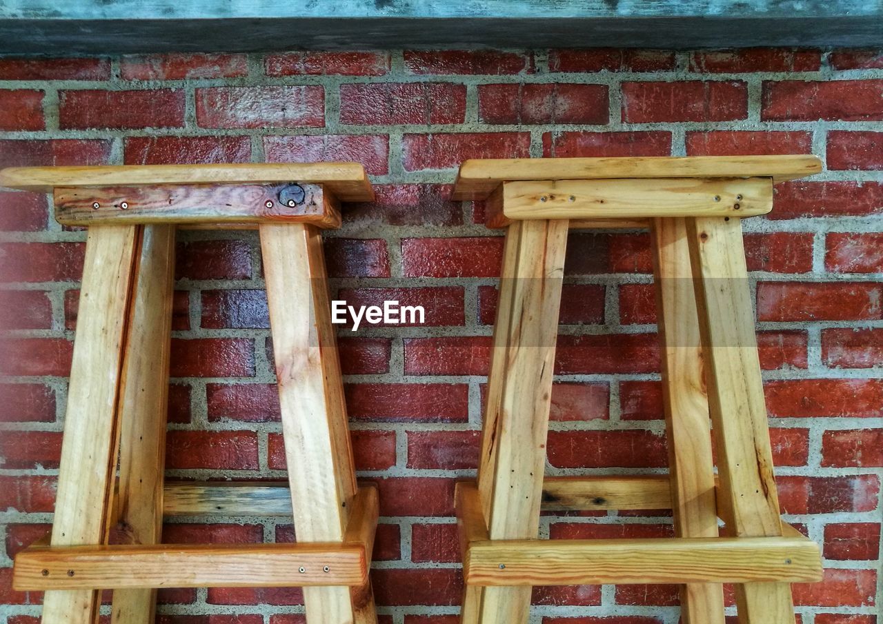 LOW ANGLE VIEW OF WOODEN WALL