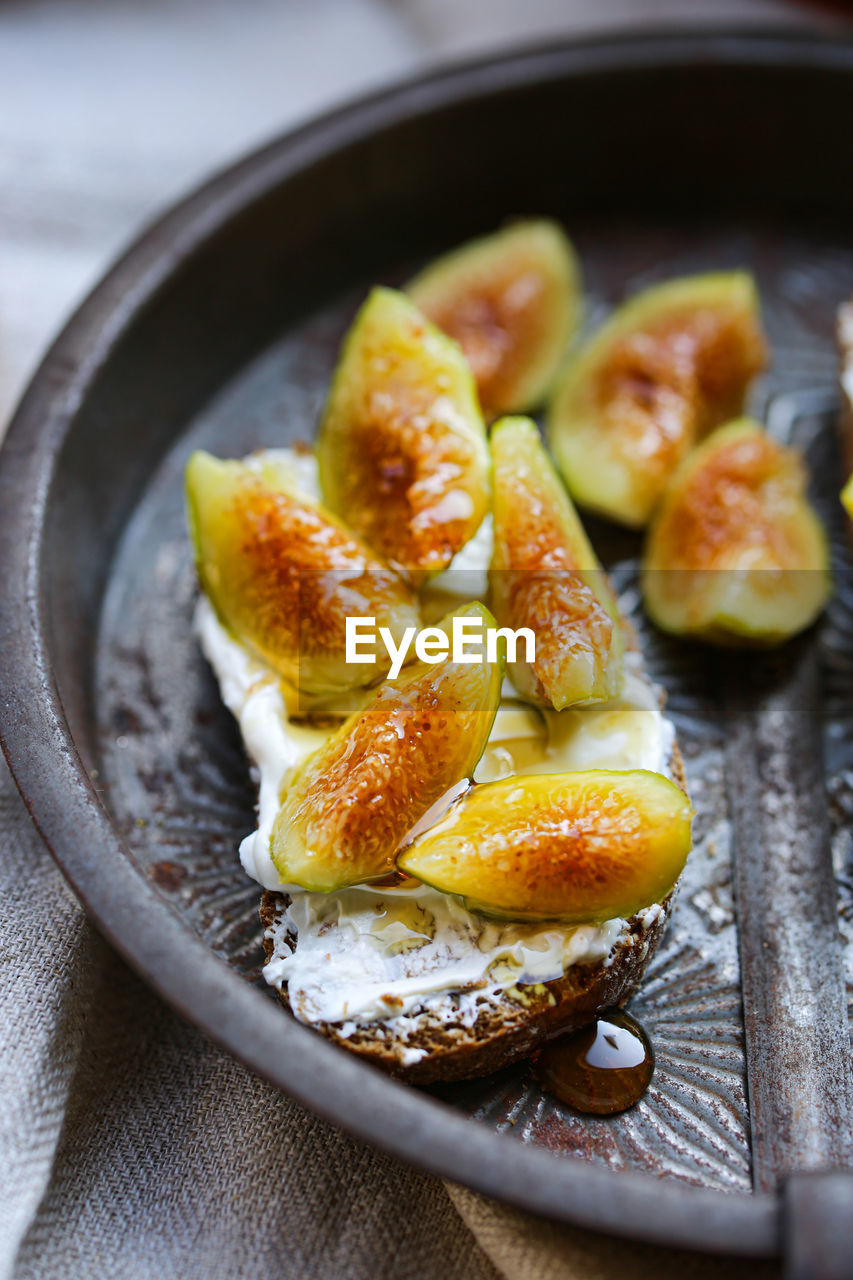 Figs and honey crostini