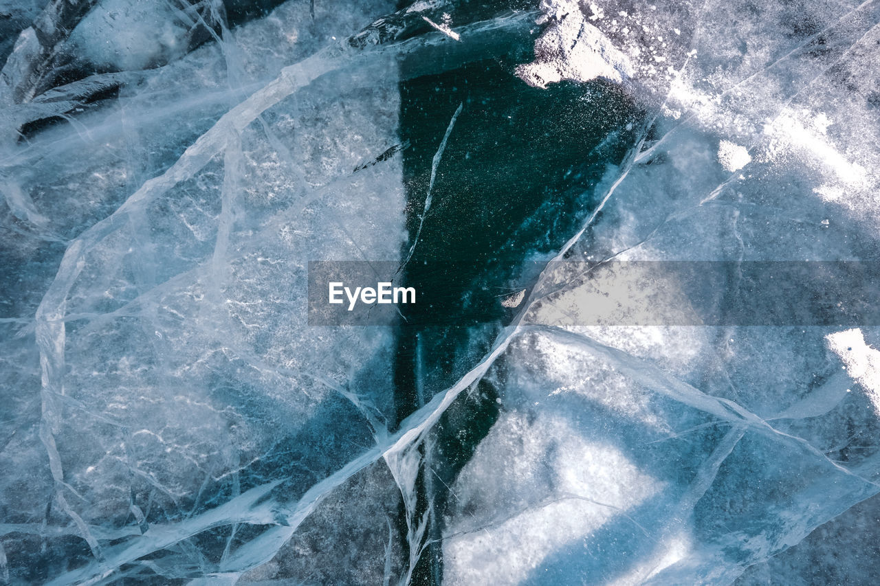 Cracks and bubbles in the ice of lake baikal