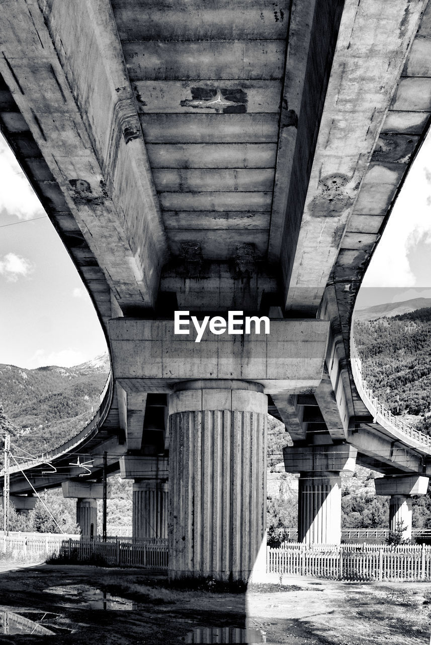 Girders and supporting column of elevated road