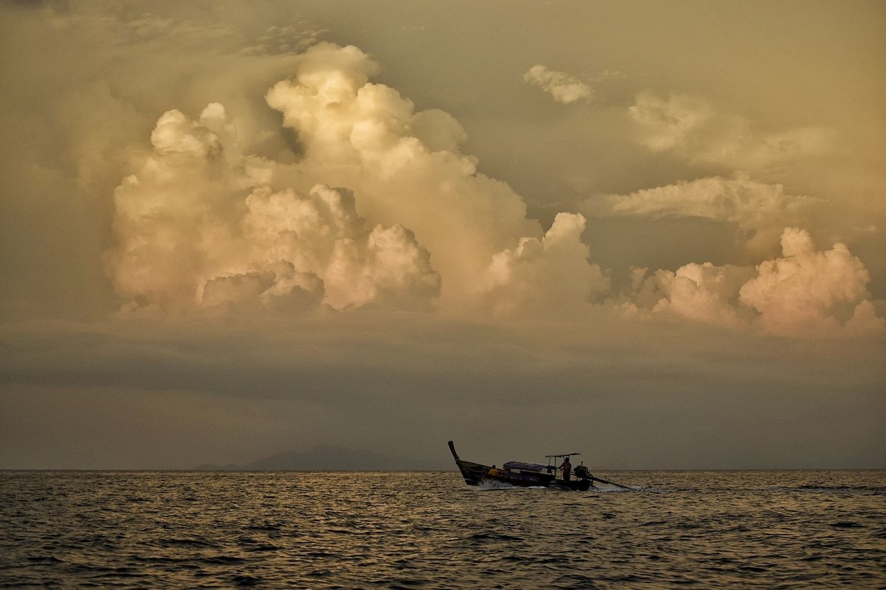 BOAT IN SEA AGAINST SKY