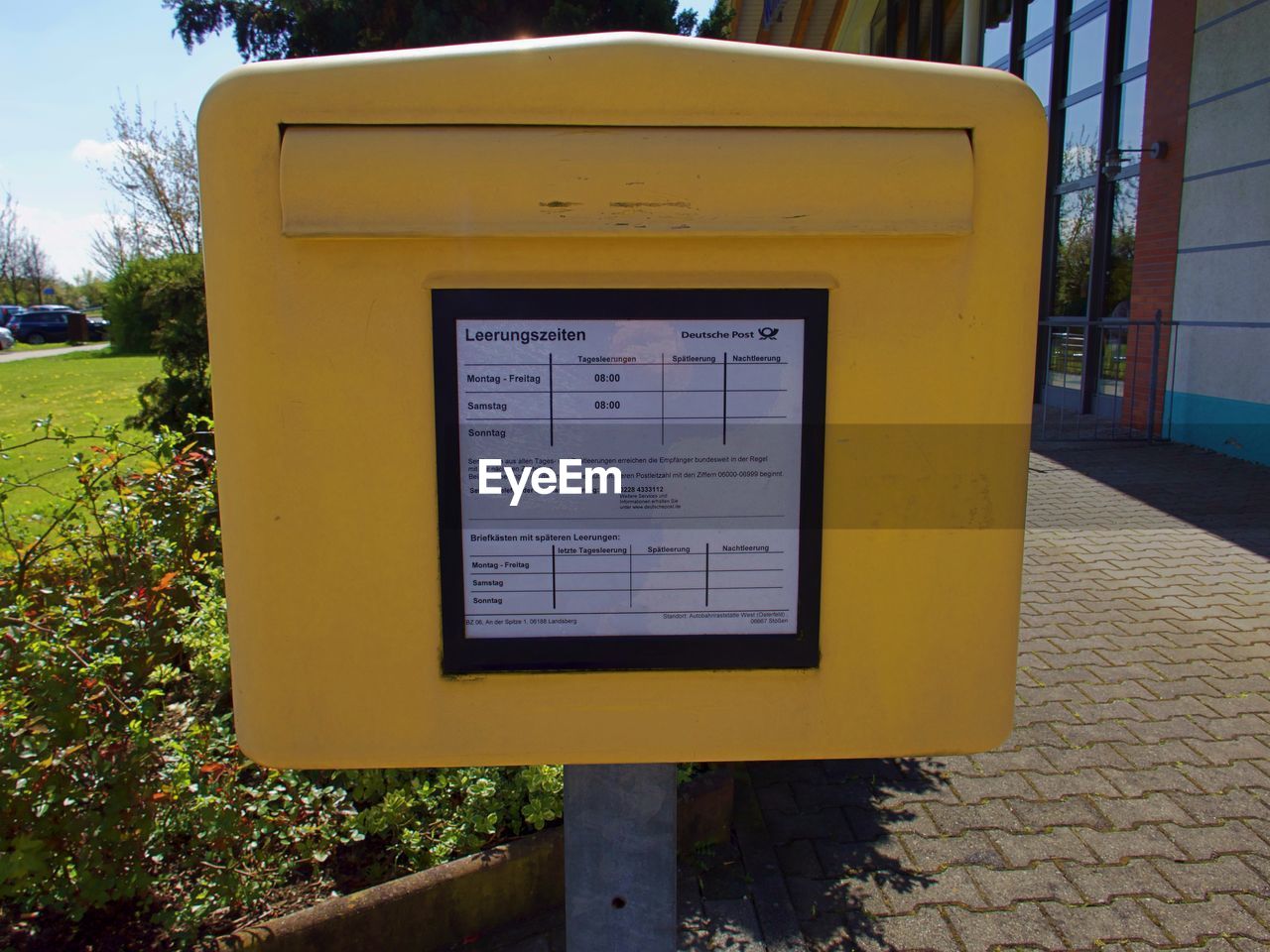 INFORMATION SIGN AGAINST TREES