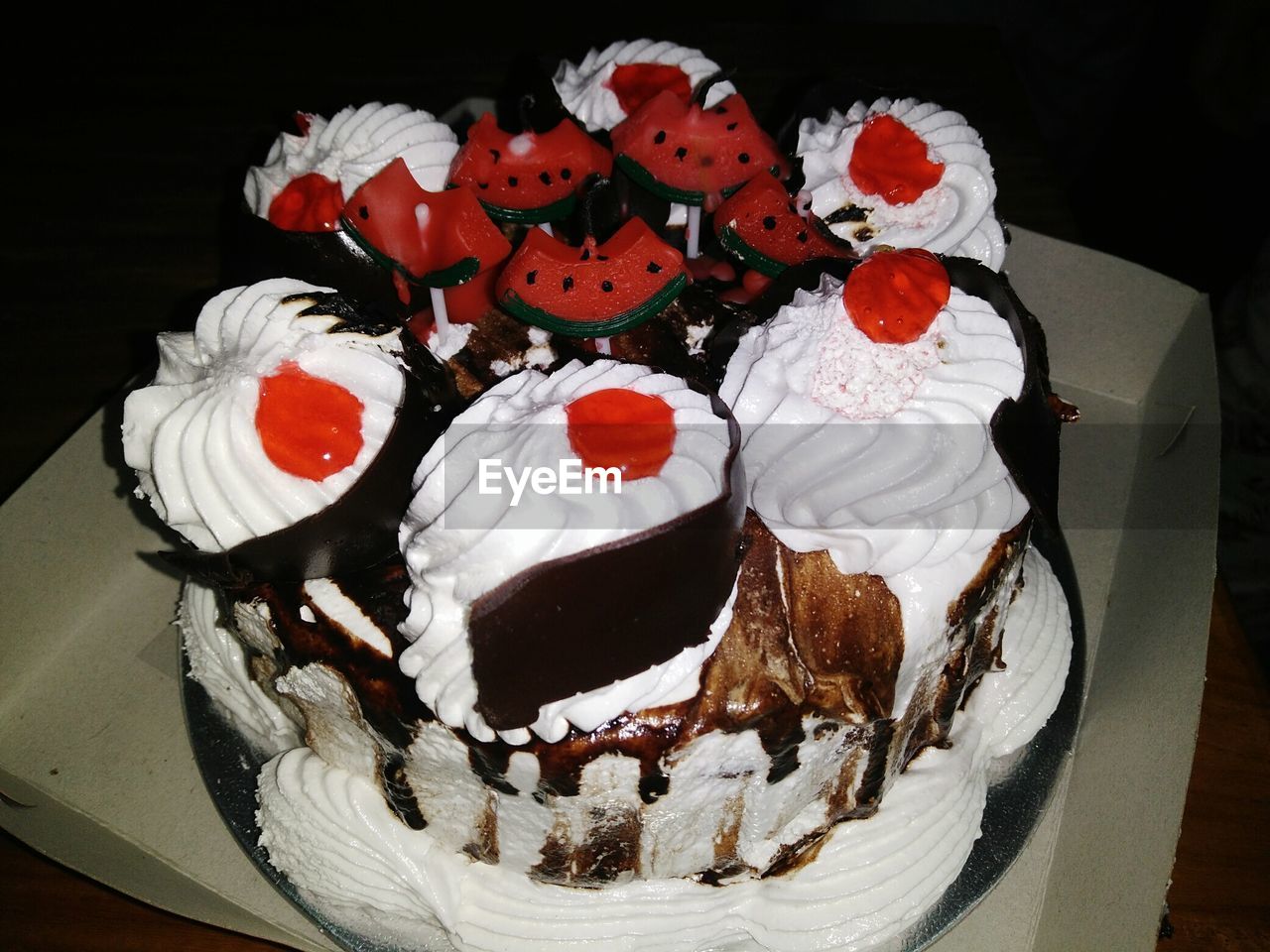 CLOSE-UP OF CHOCOLATE CAKE WITH ICE CREAM