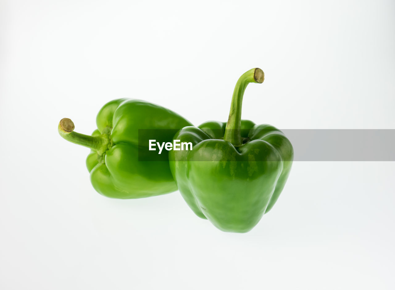 CLOSE-UP OF GREEN BELL PEPPER