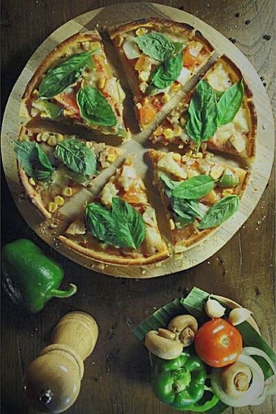 CLOSE-UP OF FOOD IN BOWL