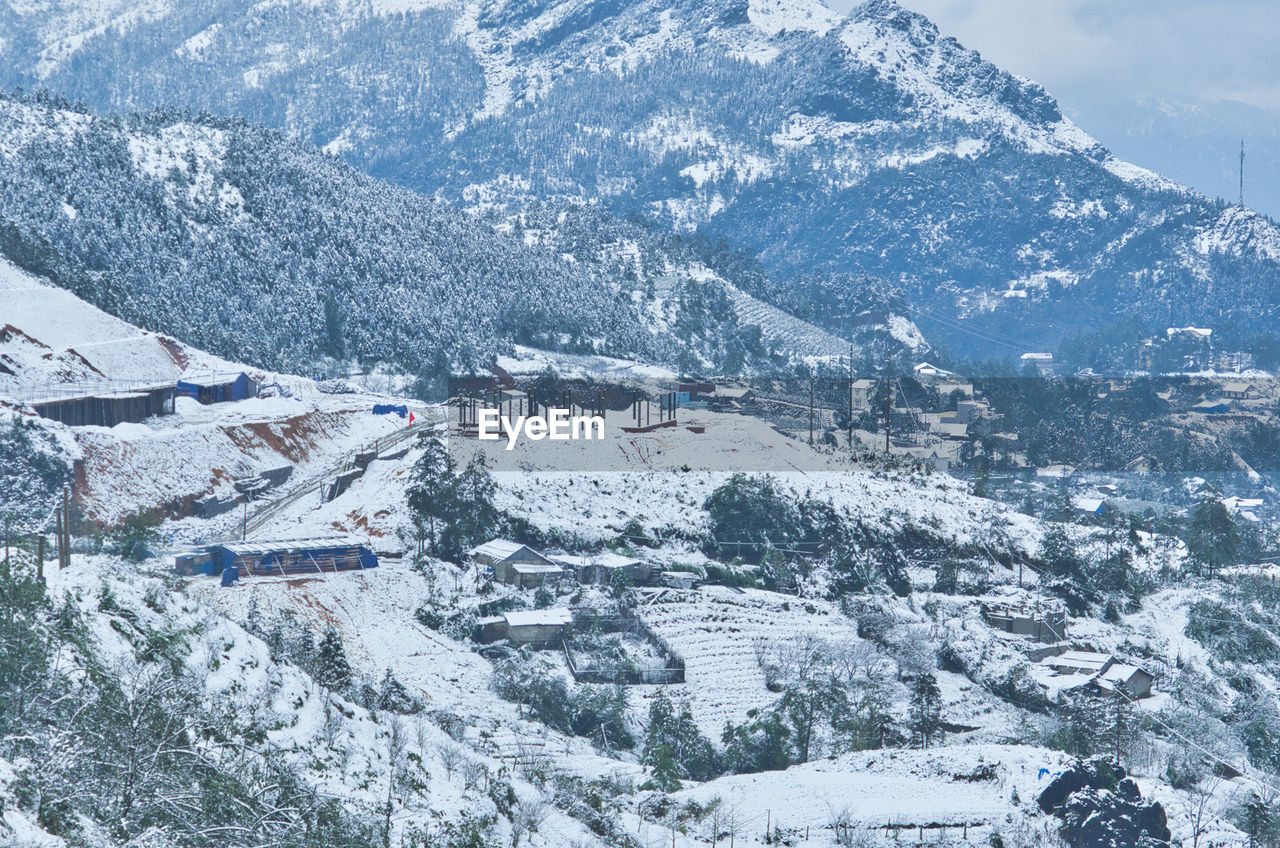 snow, winter, cold temperature, mountain, mountain range, scenics - nature, piste, beauty in nature, environment, landscape, nature, snowcapped mountain, no people, tranquil scene, tranquility, ridge, day, architecture, land, travel destinations, travel, resort, non-urban scene, tree, plant, outdoors, white, coniferous tree, built structure, pinaceae, mountain pass, sky, pine tree, idyllic, cirque, forest, high angle view, tourism, building exterior, frozen