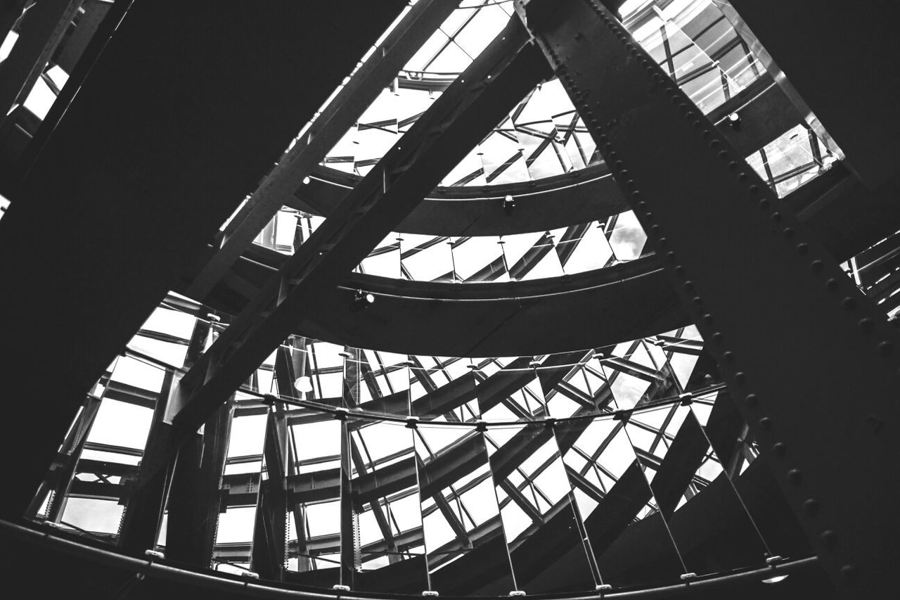 LOW ANGLE VIEW OF BUILT STRUCTURE AGAINST SKY