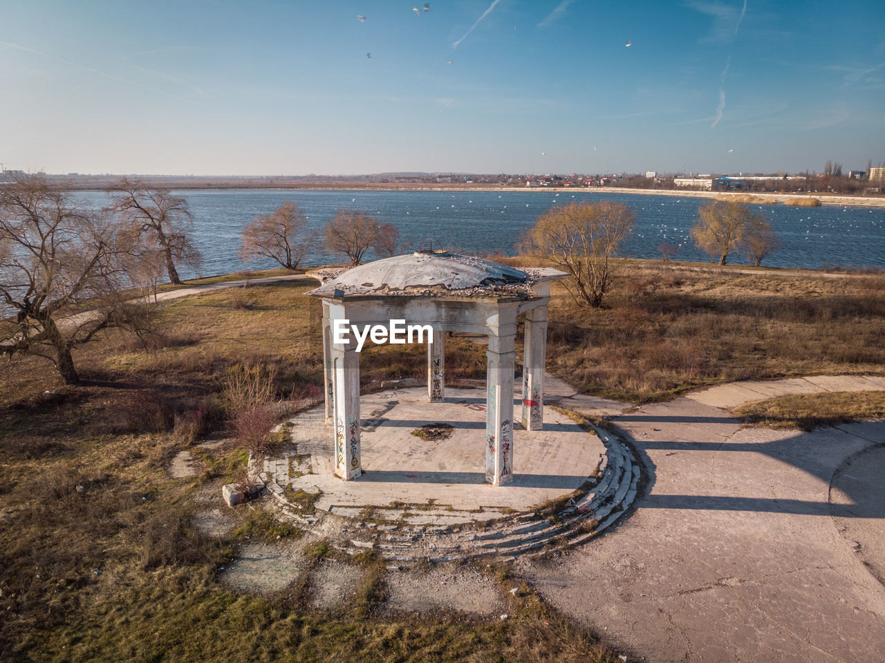 Aerial photo of the old kiosk on the morii lake island, bucharest, romania. colors, impressive.