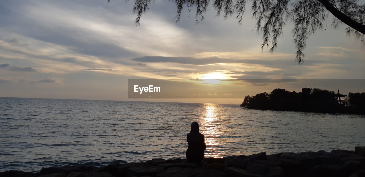 SCENIC VIEW OF SEA DURING SUNSET