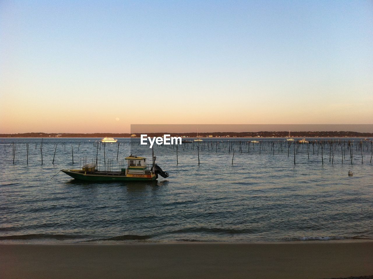 SCENIC VIEW OF SEA AGAINST SKY AT SUNSET