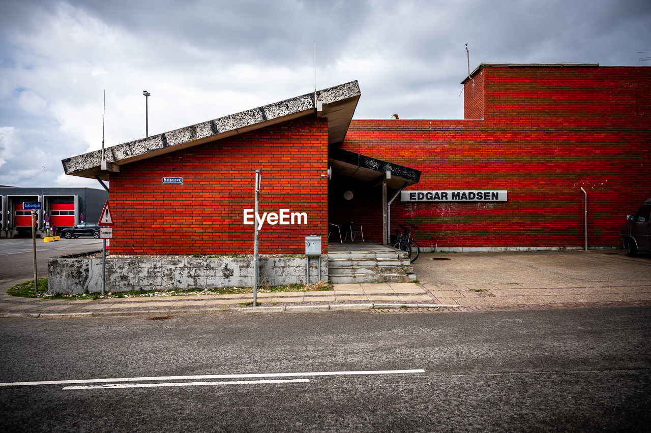 urban area, architecture, cloud, building exterior, built structure, sky, road, street, city, transportation, sign, no people, nature, building, night, communication, house, red, outdoors, brick