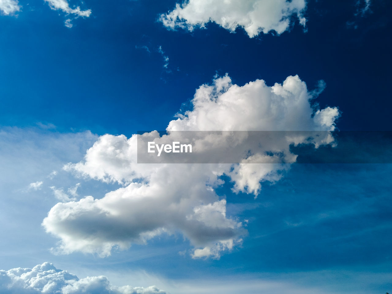 LOW ANGLE VIEW OF CLOUDSCAPE