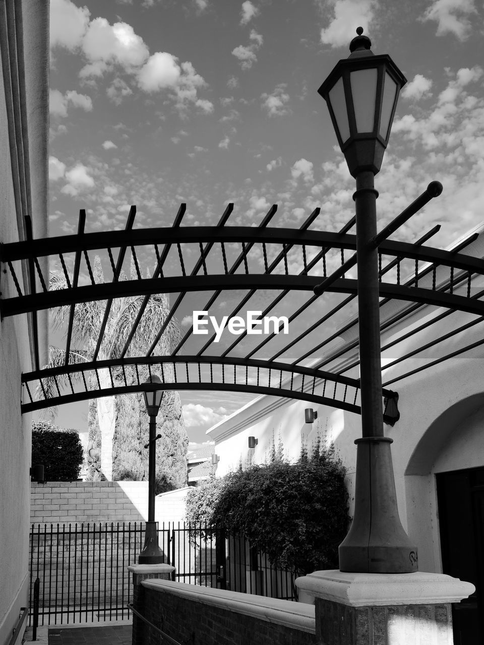 LOW ANGLE VIEW OF STREET LIGHT AGAINST CLOUDY SKY