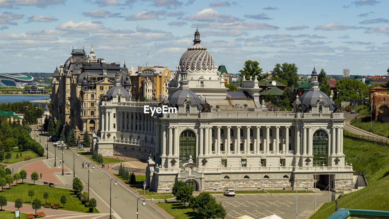 Kazan, russia - palace of agriculture, view of the north wall of the kazan kremlin