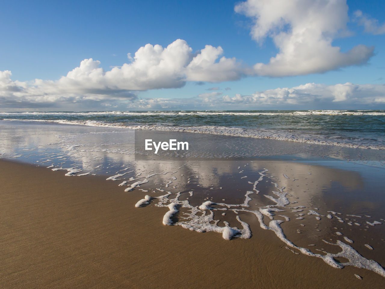AERIAL VIEW OF BEACH AGAINST SKY