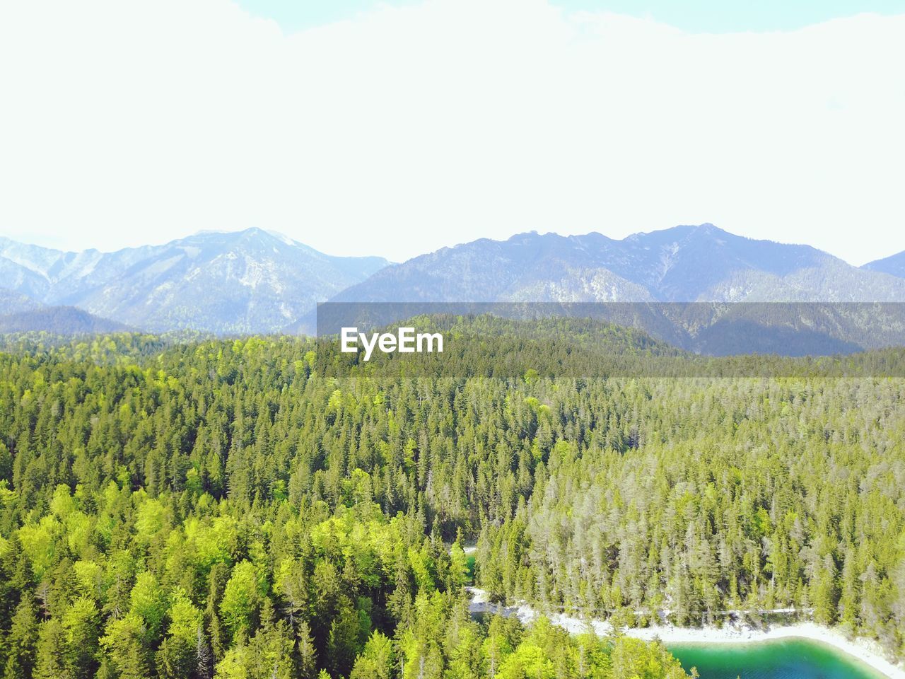 SCENIC VIEW OF LAKE AGAINST MOUNTAINS