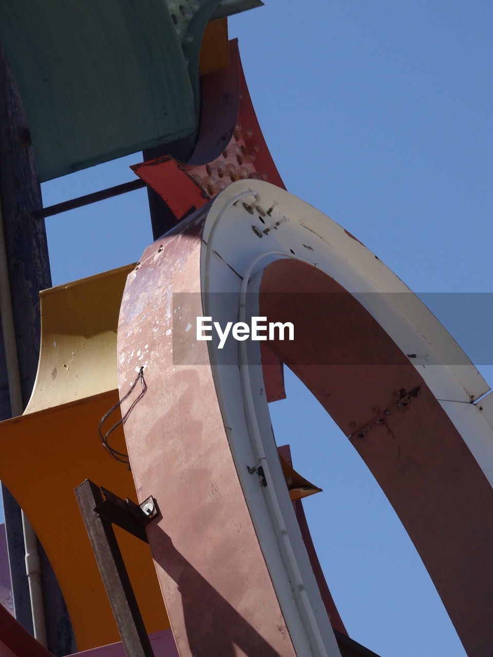 LOW ANGLE VIEW OF BUILDING AGAINST BLUE SKY