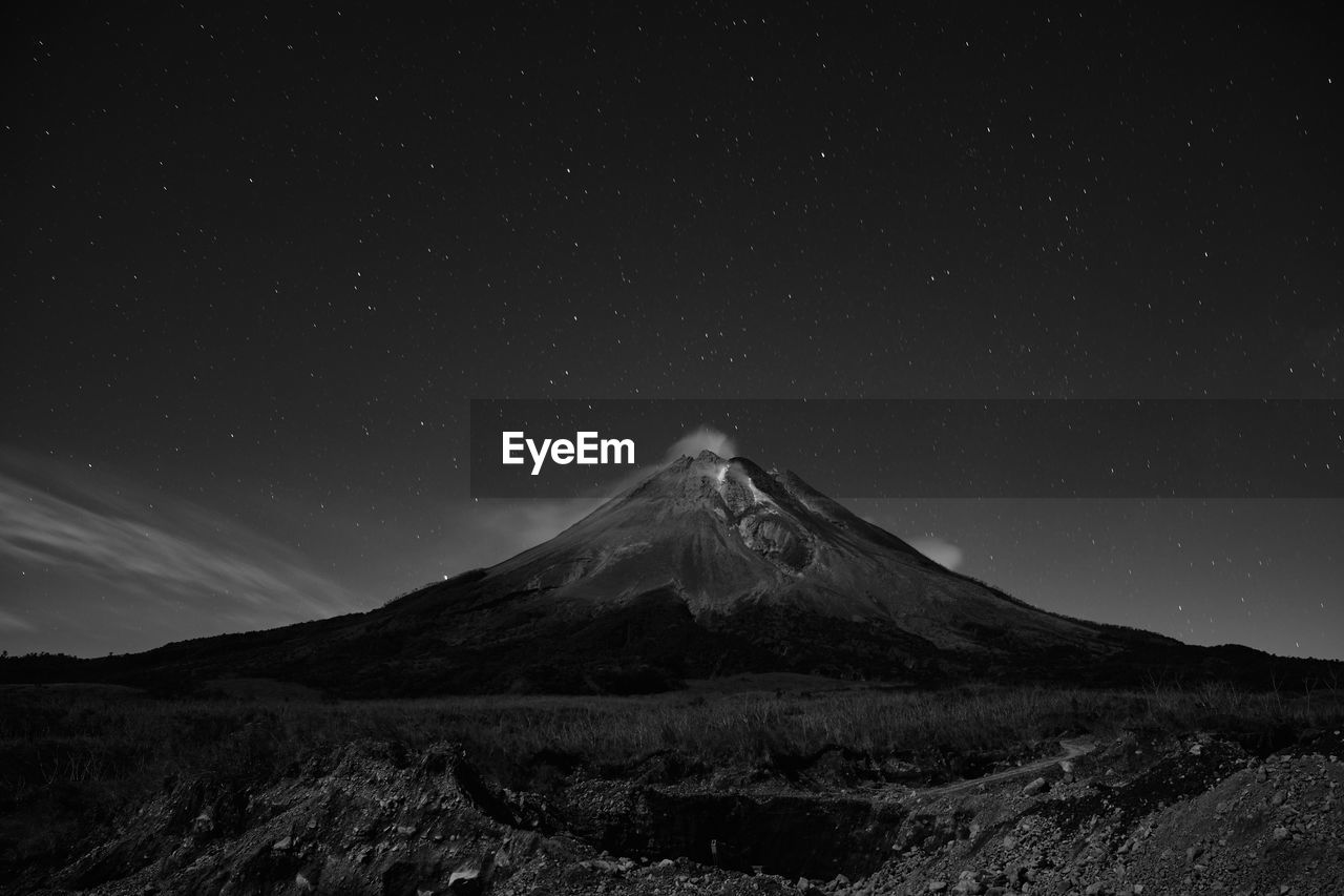 Merapi eruption in black and white