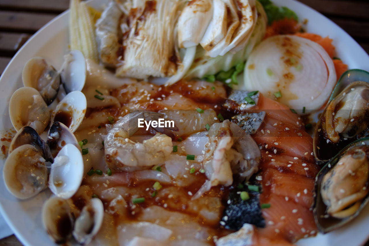 CLOSE-UP OF FOOD SERVED IN PLATE