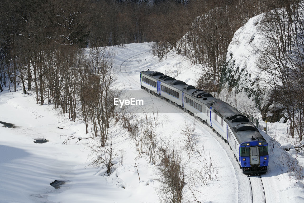 Kiha 183 limited expres okhotsk running on s-shaped curve