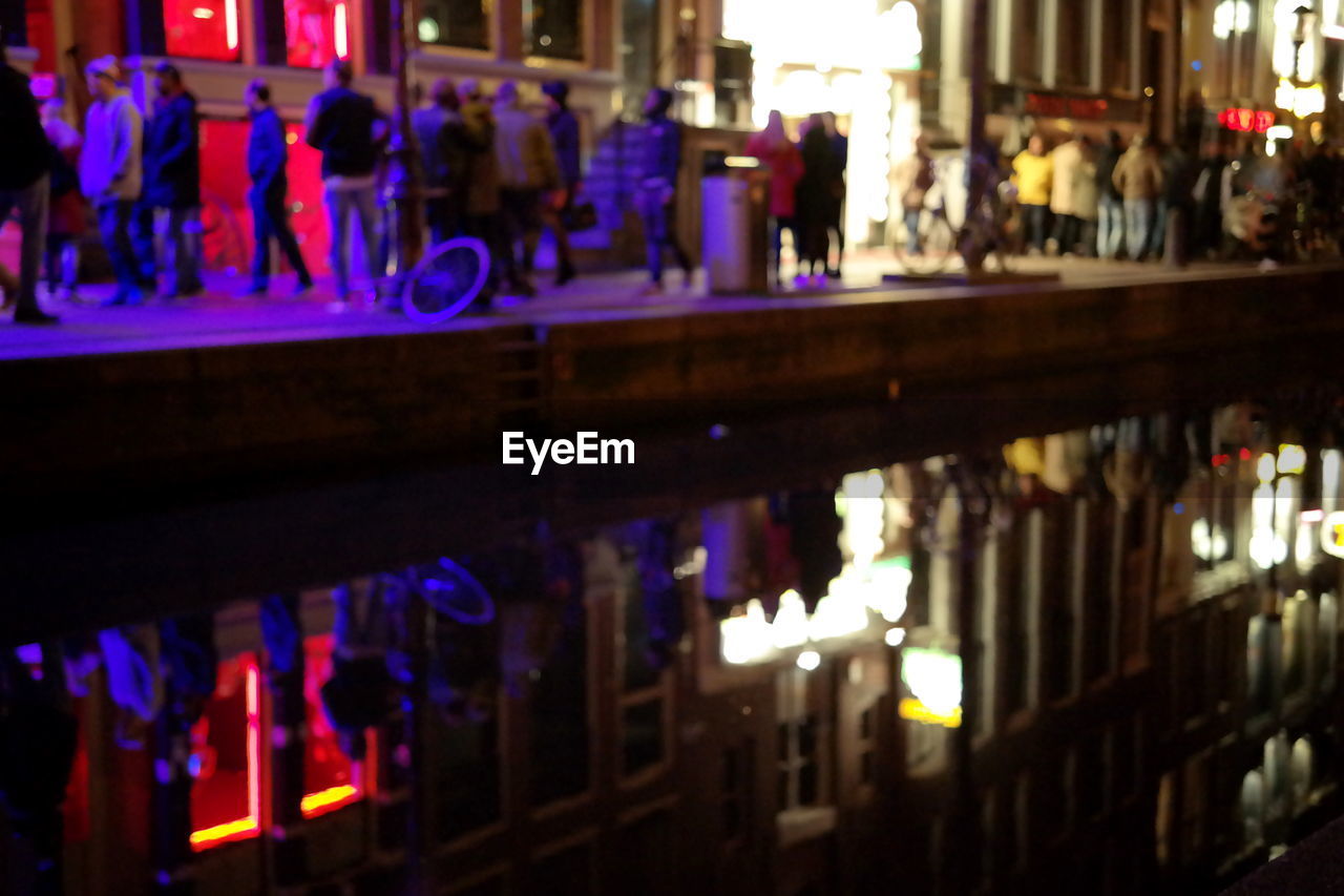 CLOSE-UP OF PEOPLE IN SHOPPING MALL