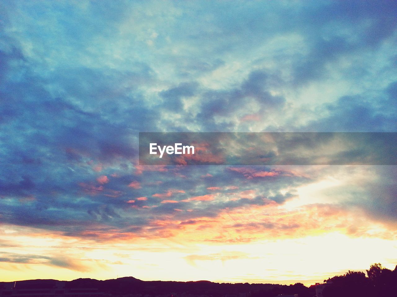 LOW ANGLE VIEW OF DRAMATIC SKY
