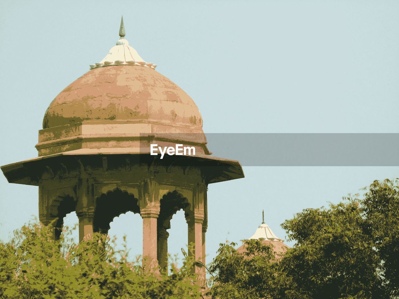 LOW ANGLE VIEW OF MOSQUE AGAINST CLEAR SKY