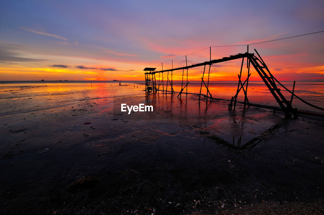 SCENIC VIEW OF SEA AGAINST ORANGE SKY