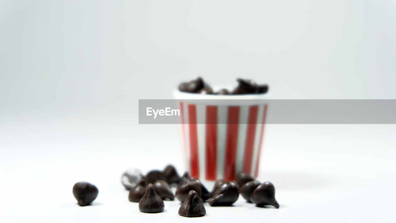 CLOSE-UP OF COFFEE BEANS