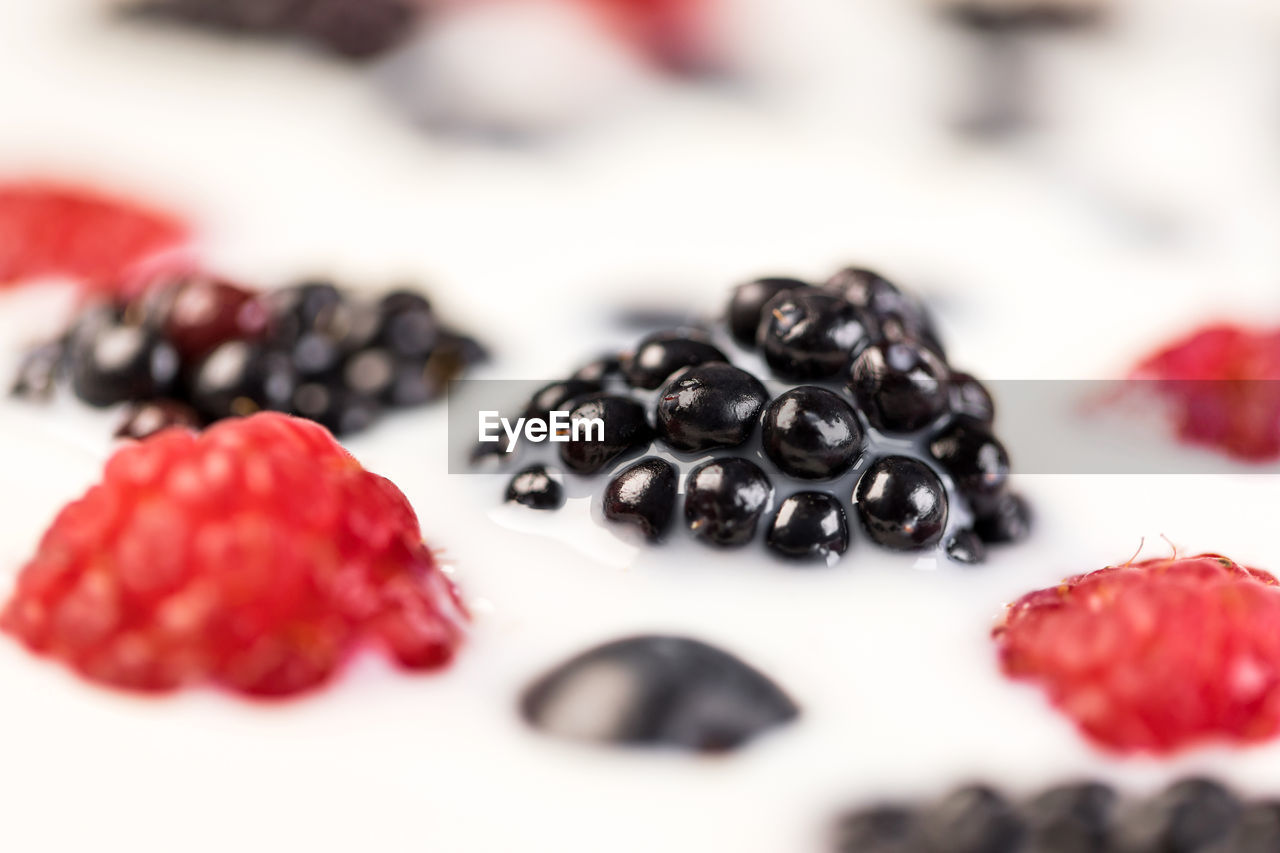 CLOSE-UP OF FRUITS