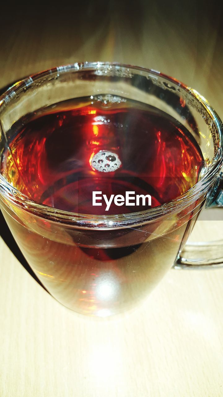 CLOSE-UP OF TEA IN CUP ON TABLE