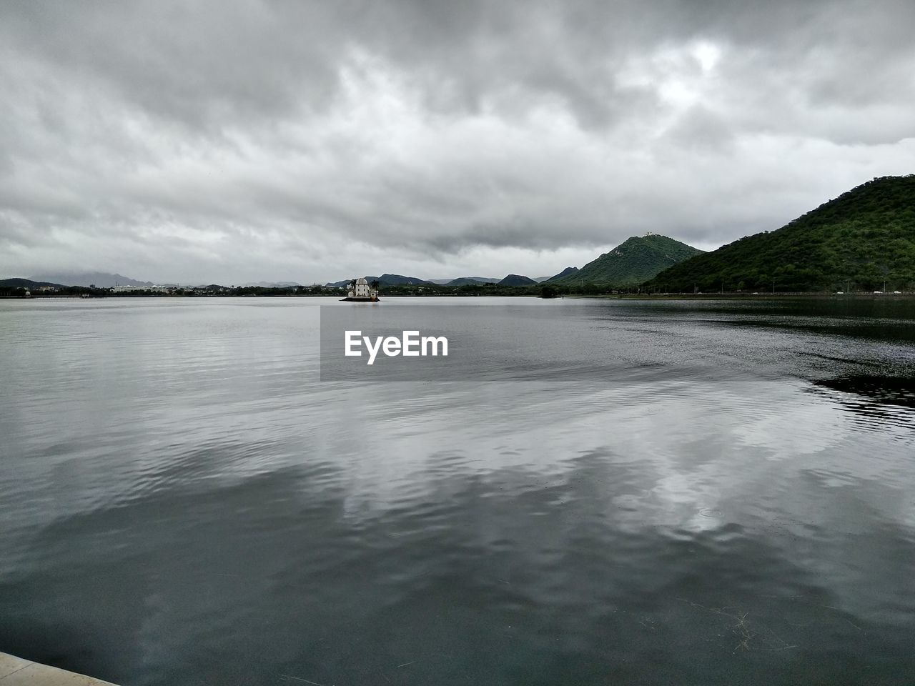 VIEW OF SEA AGAINST CLOUDY SKY