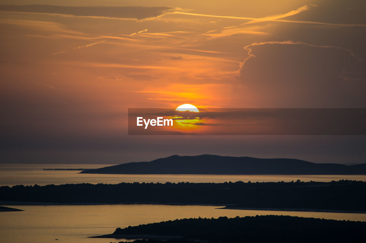 SCENIC VIEW OF SEA AGAINST ROMANTIC SKY