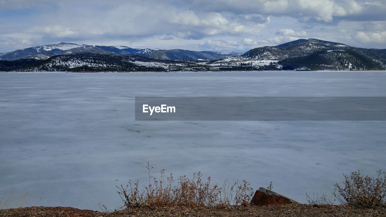 SCENIC VIEW OF LAKE AGAINST SKY DURING WINTER