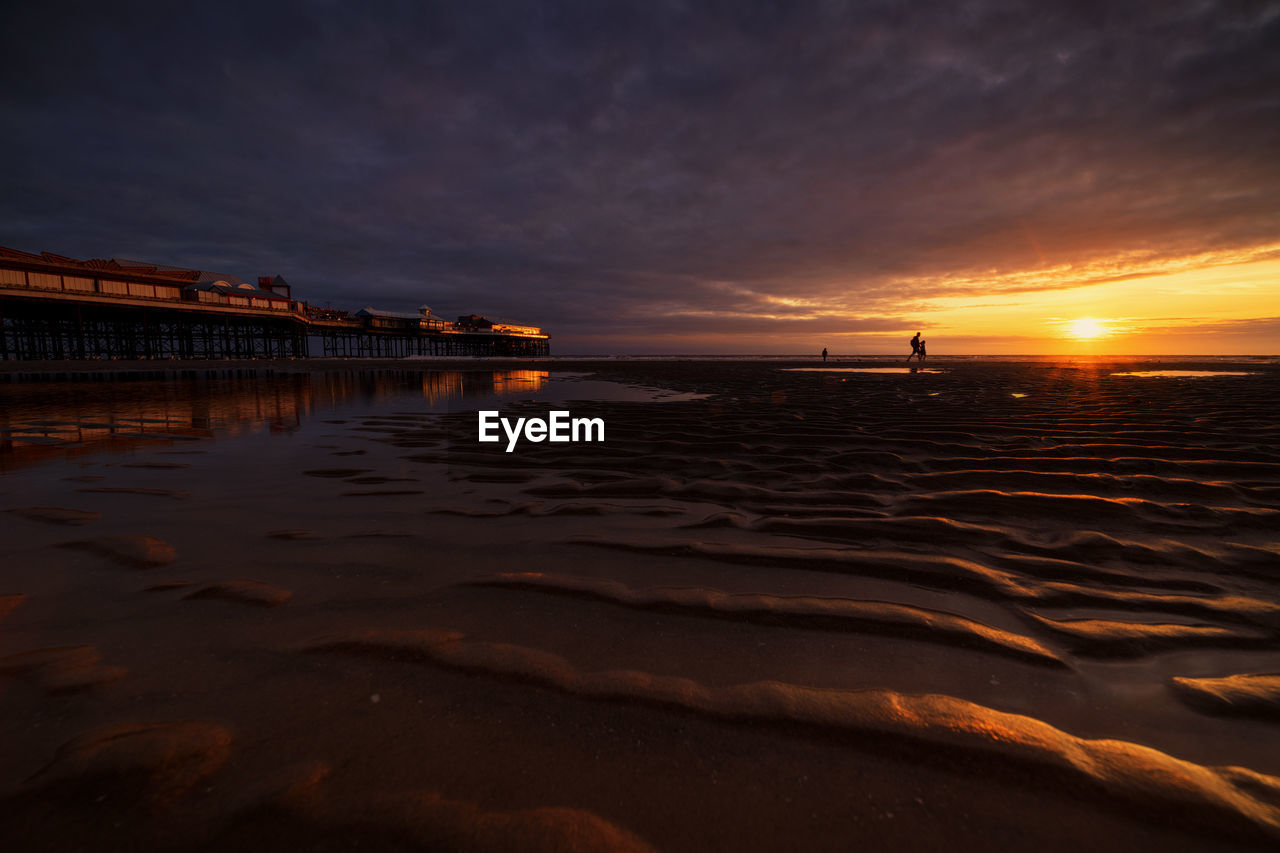 SCENIC VIEW OF SEA AGAINST ORANGE SKY