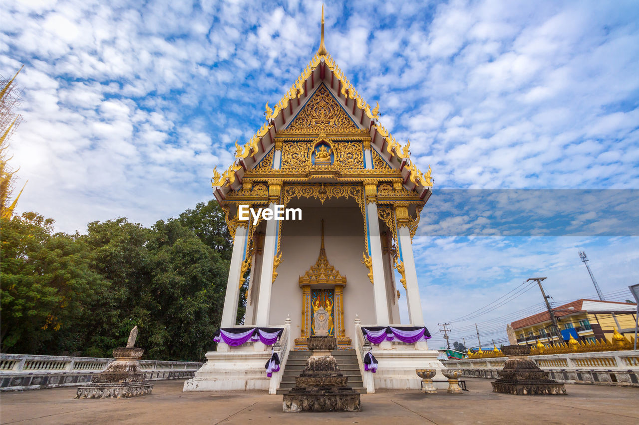 LOW ANGLE VIEW OF TEMPLE AGAINST BUILDING