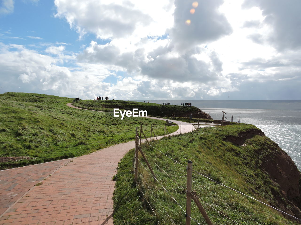 SCENIC VIEW OF CALM SEA AGAINST SKY