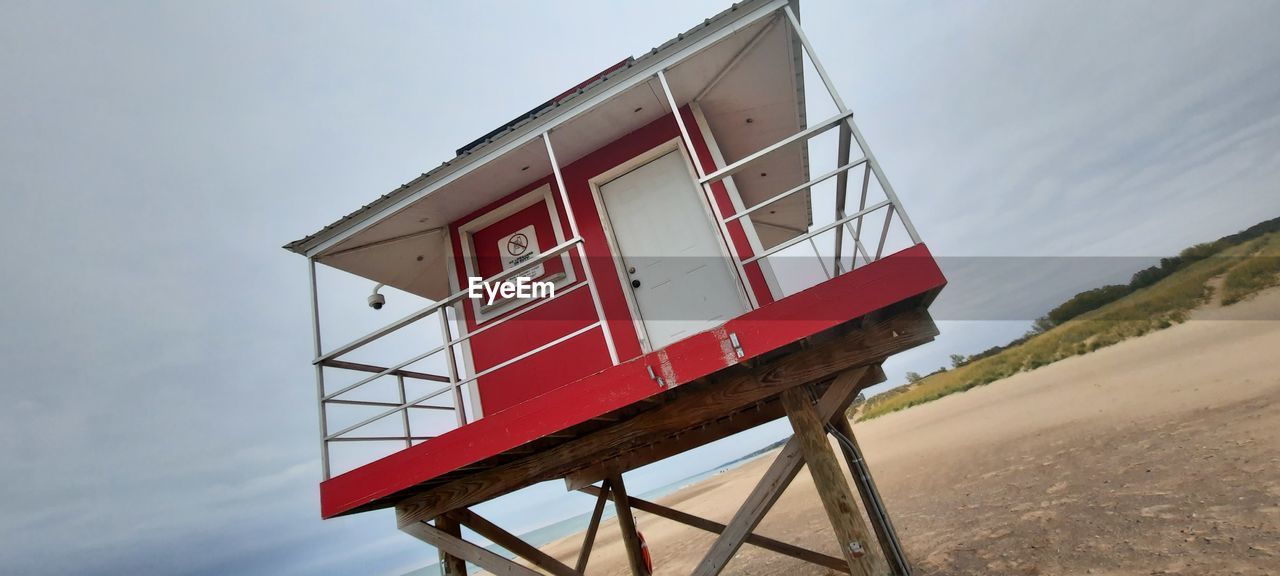 LOW ANGLE VIEW OF LIFEGUARD HUT AGAINST SKY