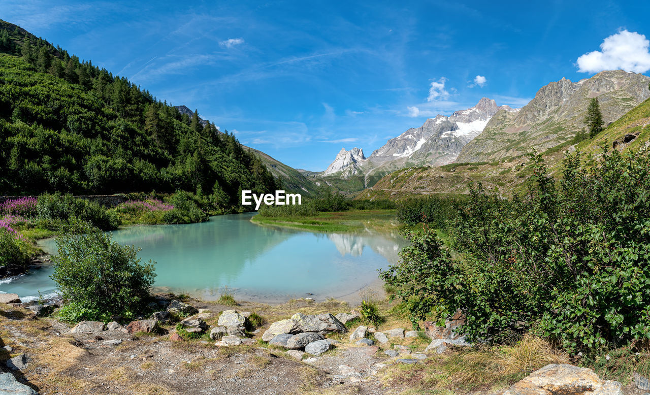 PANORAMIC VIEW OF LAKE BY MOUNTAINS AGAINST SKY