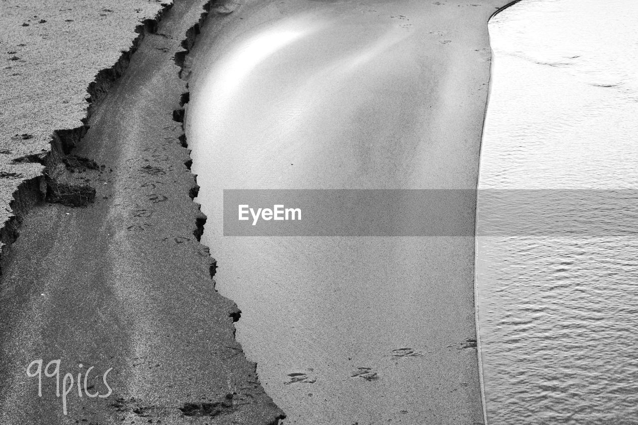CLOSE-UP OF SAND AT BEACH