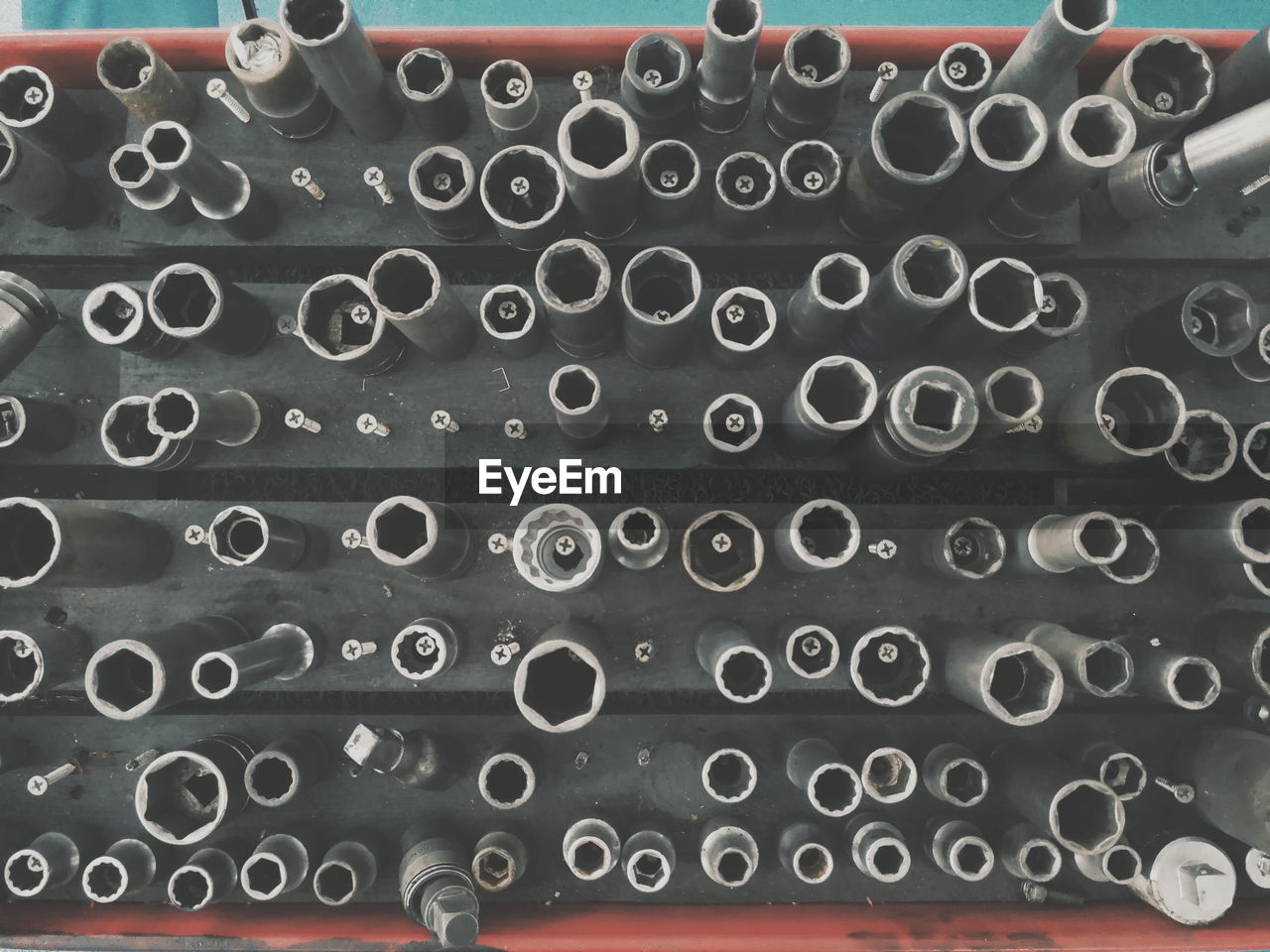 FULL FRAME SHOT OF METAL MACHINE