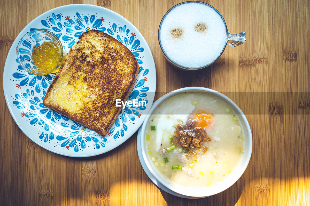 HIGH ANGLE VIEW OF BREAKFAST SERVED IN PLATE ON TABLE