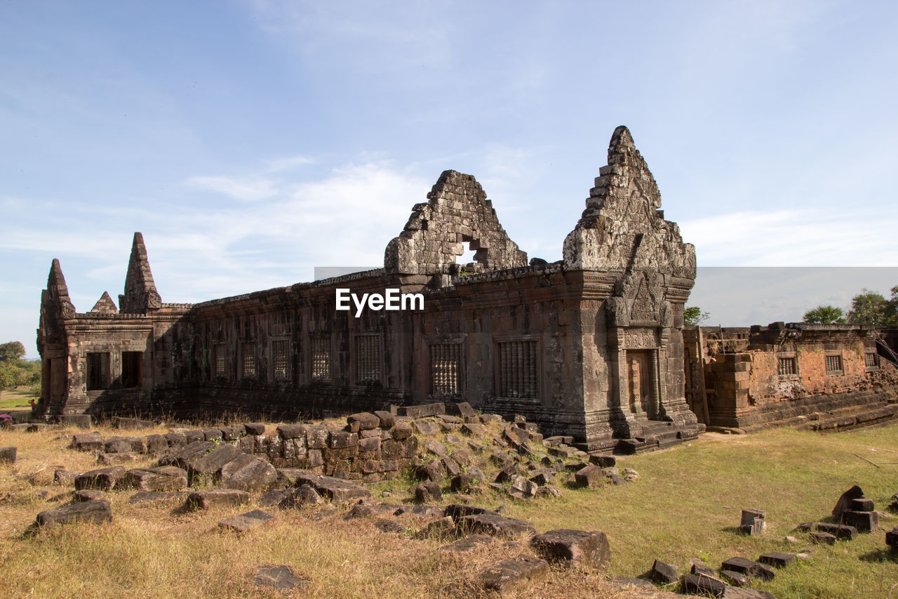 OLD RUINS OF BUILDING