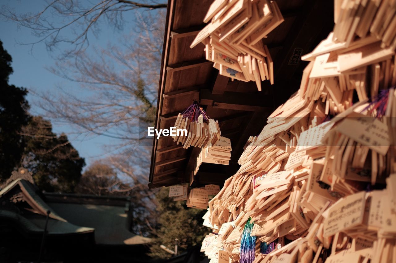 LOW ANGLE VIEW OF CLOTHES HANGING ON THE ROOF