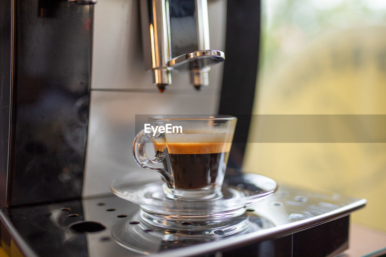 CLOSE-UP OF COFFEE IN GLASS