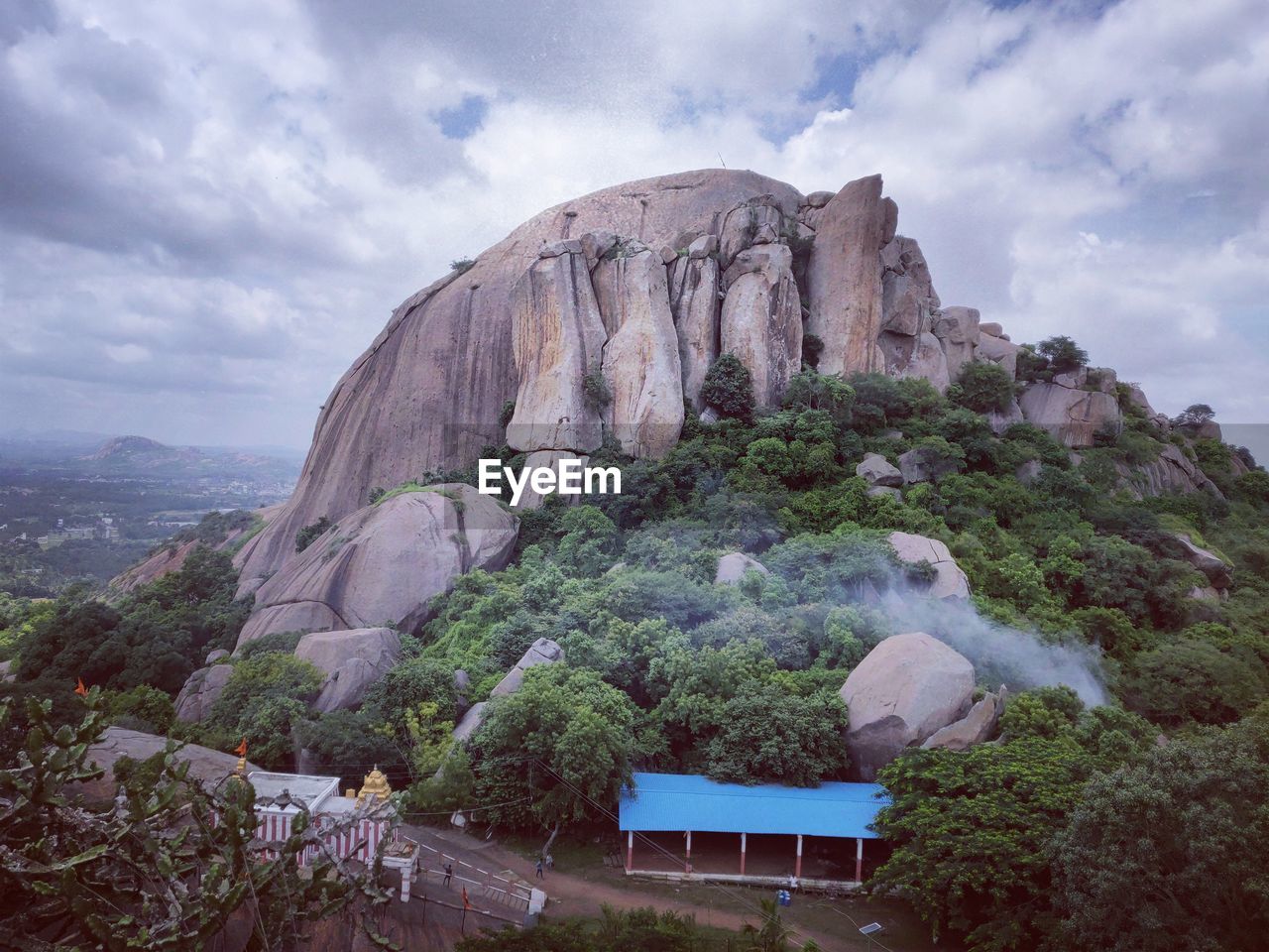 SCENIC VIEW OF ROCK FORMATION AGAINST SKY