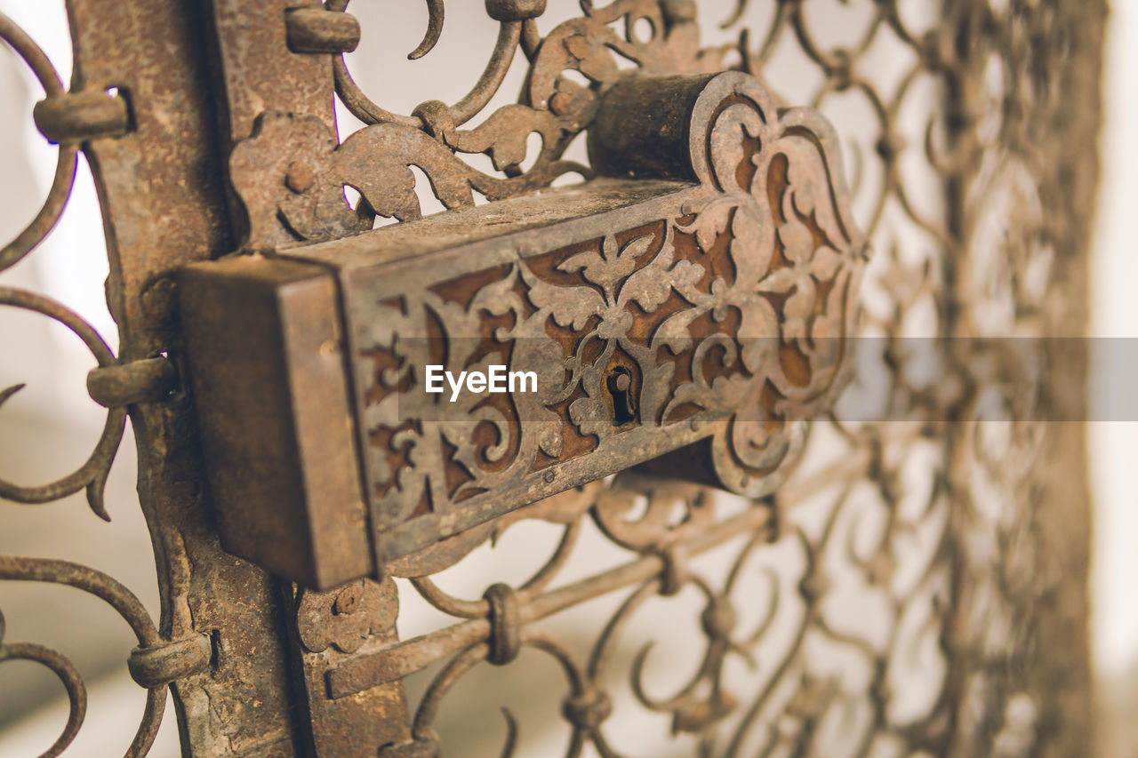 CLOSE-UP OF OLD RUSTY METAL DOOR WITH TEXT